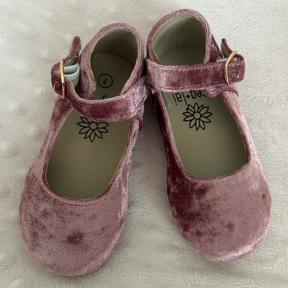 NWOT Pink toddler velvet Mary Janes, size 7